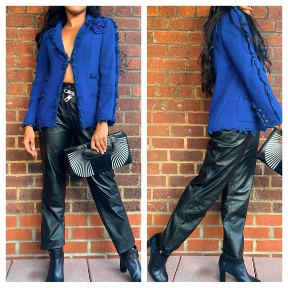 Chanel Métiers d’Art 2007 “Paris–Londres” Royal Blue Wool Jacket Camellia Brooch - Picture 3 of 15